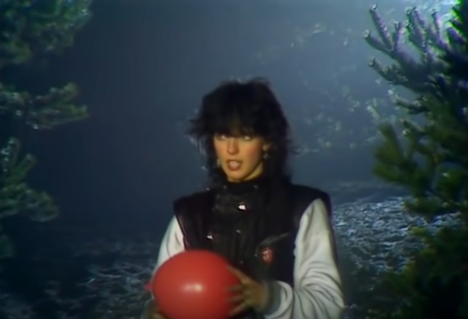 attent oogopslag reactie 80s Music Video Of The Day: Nena-99 Red Balloons (99 Luftballons) - XS ROCK