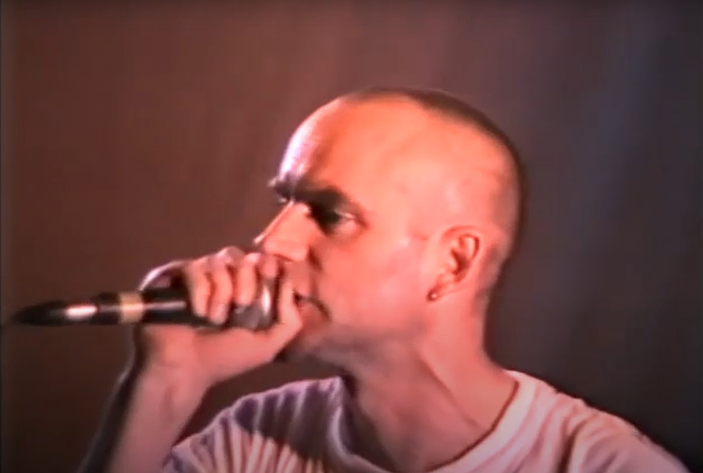 Watch Punk Legend Steve ‘Cast Iron’ Smith (R.I.P. 2022) with Red Alert In Concert 1995