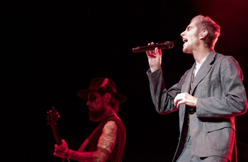 Jane’s Addiction Officially Breaks Up