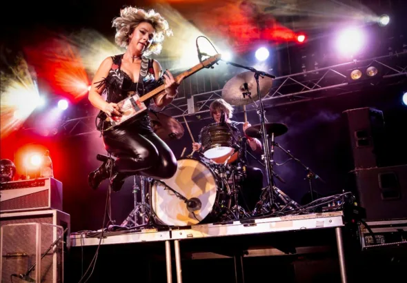 Blues Rocker Samantha Fish, Announces Shake 'Em Down Tour With Cedric Burnside And Jon Spencer