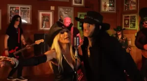 Femme Fatale's Lorraine Lewis Sings "Jackson" With Blacklist Union